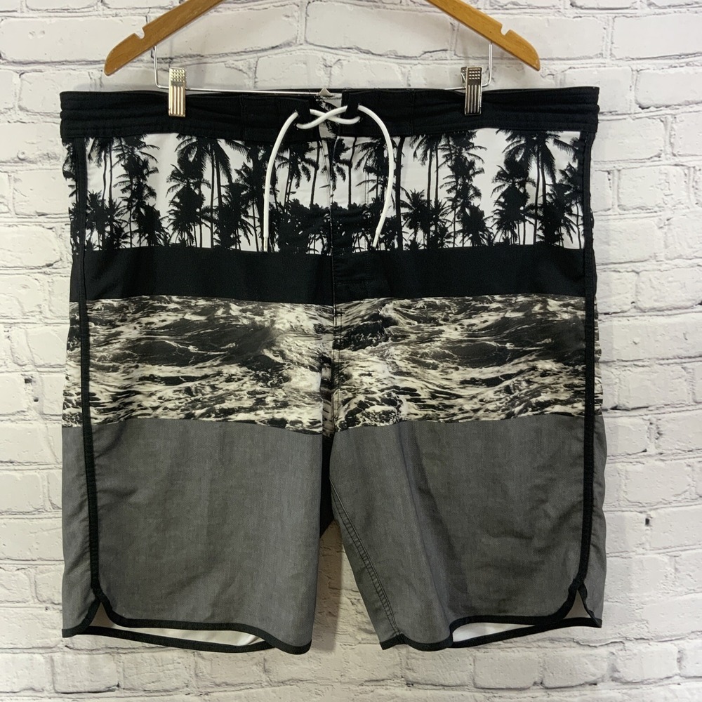 Old Navy Swim Trunks Mens Sz 42 Gray White Ocean Scene